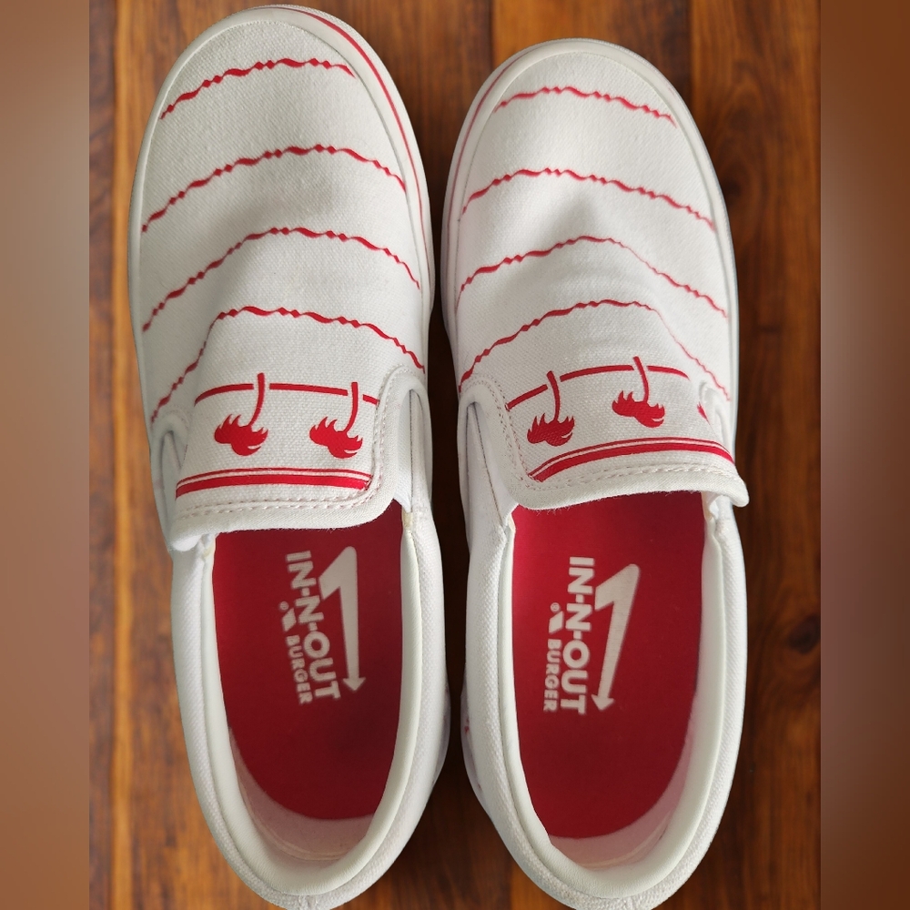 IN-N-OUT Burger Drink Cup Shoes - Picture 4 of 9